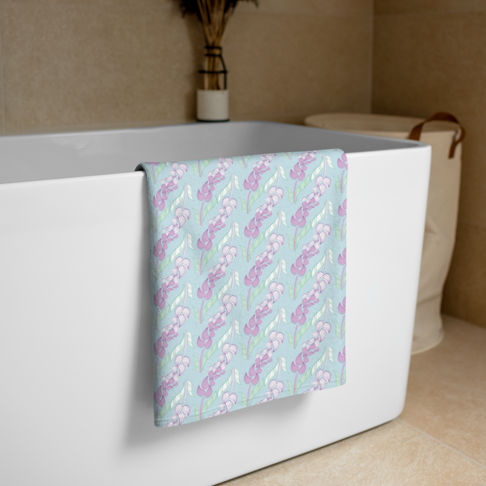 Summer Lavender Bath Towel | Cozy, Lightweight, and Absorbent